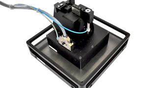 Die Firma PASIM entwickelt Planarmotoren mit Führungen, Wegmesssystemen und Steuerungen. Das Bild zeigt ein xyz-Modul. (Bild: Pasim)