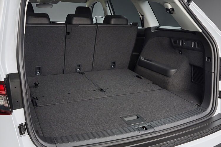 Das Kofferraumvolumen beträgt bei umgeklappten Rücksitzlehnen insgesamt 1.555 Liter. (Skoda)