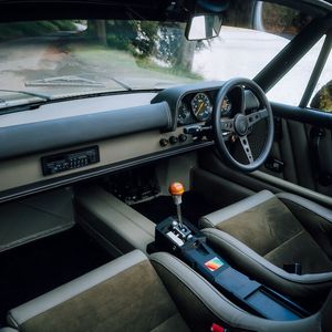 Der Innenraum erhält moderne Sportsitze von Recaro sowie ein vom Kunden ausgesuchtes Leder-Interieur.(Bild:  Fifteen Eleven Design)