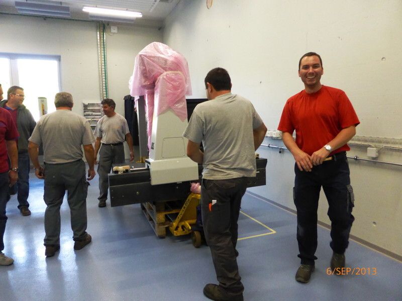Installation d'une nouvelle machine à mesurer 3D au Technopôle de Sainte-Croix. (Image: CPNV (Photographie de M. Cachemaille pour le JSCE))