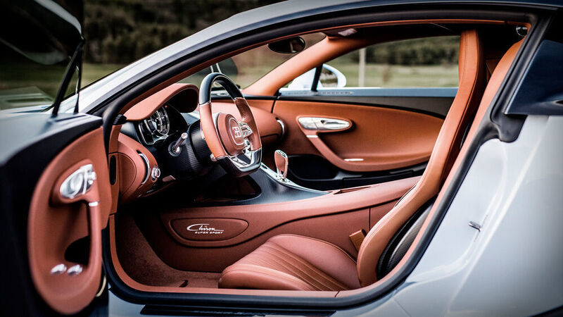 Der Innenraum des Chiron Super Sport bietet einen Mix aus Leder, Alu und Carbon auf besonders edlem Verarbeitungsniveau. (Bugatti)