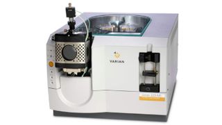 Für die Bestimmung von Melamin mittels LC/MS wird die Pusuit C8 LC-Säule und das 320-MS Triplequadrupol Massenspektrometer eingesetzt. (Archiv: Vogel Business Media)