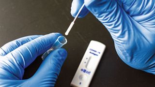 Corona-Infizierte müssen sich in einigen Bundesländern bereits nicht mehr in Quarantäne begeben.  (Bild: Lisa - stock.adobe.com)