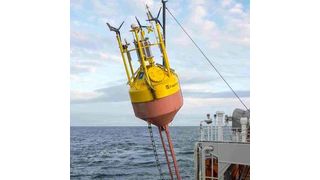 Die Messdaten-Boje sammelt Messdaten aus der Nordsee und für das Wetter. (BSH)