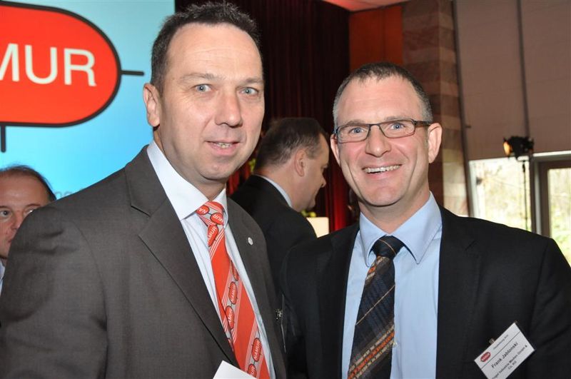 von links: Martin Zeller, Bayer Technology Services, im Gespräch mit Frank Jablonski, Leiter Online PROCESS  (Archiv: Vogel Business Media)