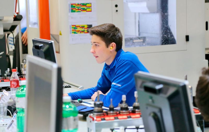 Schweizer Meister 2016 gesucht: Von Dienstag morgen bis Donnerstag Abend wurden auf der Swisstech die Industryskills der besten Polymechaniker ausgetragen. (Anne Richter, SMM)