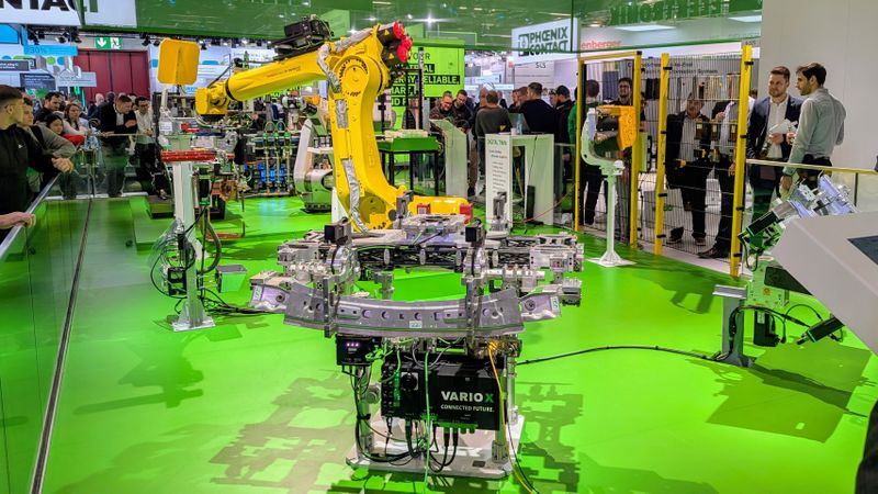 Auf der SPS 2025 zeigte Murrelektronik, wie dezentrale Automatisierung funktioniert.(Bild:  S. Häuslein/VCG)
