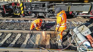 Gleisbauarbeiten auf der Riedbahn bei Groß-Rohrheim. (Bild: Deutsche Bahn AG / Uli Planz)