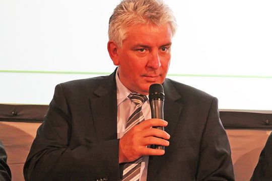 Skoda Deutschland Geschäftsführer Herrmann Schmitt gratuliert zum 20-jährigen Bestehen. (Archiv: Vogel Business Media)