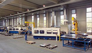 Firmenbild_Produktionshalle.jpg ()