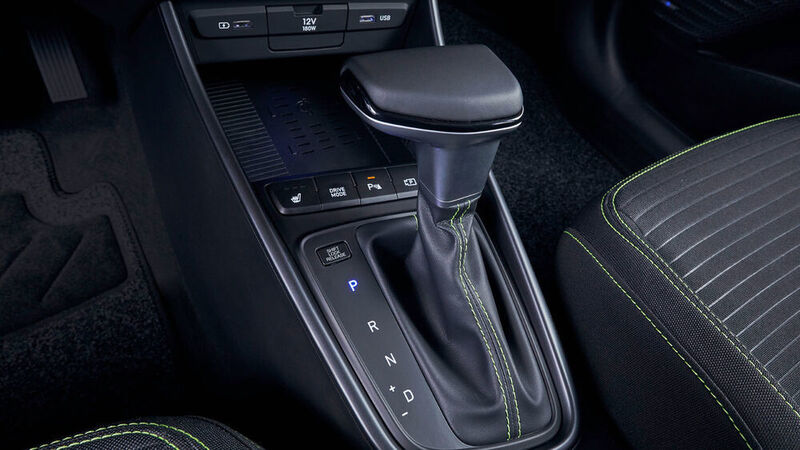 Ein Doppelkupplungsgetriebe steht ebenso zur Auswahl wie verschiedene Handschalter-Varianten. (Hyundai)