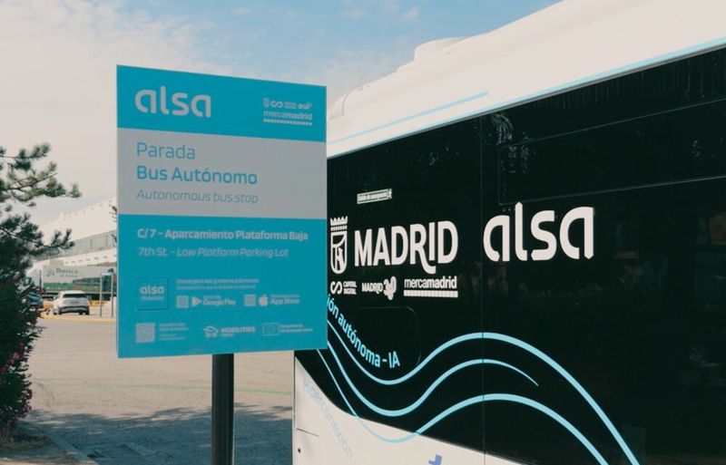 Der autonome Elektrobus wird im Rahmen des EU-Projekts „MOBILITIES FOR EU“ auf dem Gelände von Mercamadrid erprobt und soll Erkenntnisse für zukünftige Mobilitätskonzepte liefern. (Bild: MOBILITIES FOR EU)
