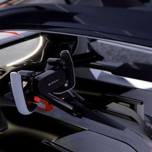 Das Interieur der Studie wirkt wie aus einem reinen Sportwagen entlehnt.(Bild:  Nissan)