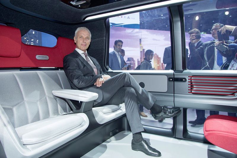 Auch von innen zeigt der Sedric neue Dimensionen des Fahrens. (VW)