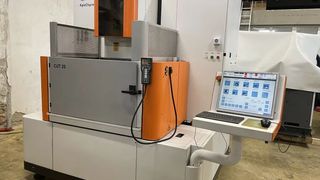 Von Agiecharmilles stammt auch diese Drahterodiermaschine Cut 20, die bei Surplex ersteigert werden kann. (Bild: Surplex)