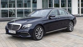 Die neue E-Klasse ist einer der größten Wachstumstreiber im Daimler-Konzern und damit das Kernmodell der Schwaben. Wir haben die rundum erneuerte Oberklassen-Limousine als E 220d getestet.  (Sven Prawitz)