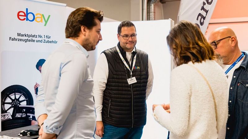 Ebay war zum ersten Mal als Sponsor der Fachtagung dabei. Zusammen mit dem Werkstattportal Repareo will der Internet-Gigant seinen Werkstattservice bekannter machen, über den Endkunden ihre online gekauften Teile gleich einbauen lassen können. (Bild: Stefan Bausewein)