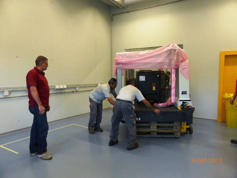 Installation d'une nouvelle machine à mesurer 3D au Technopôle de Sainte-Croix. (Image: CPNV (Photographie de M. Cachemaille pour le JSCE))