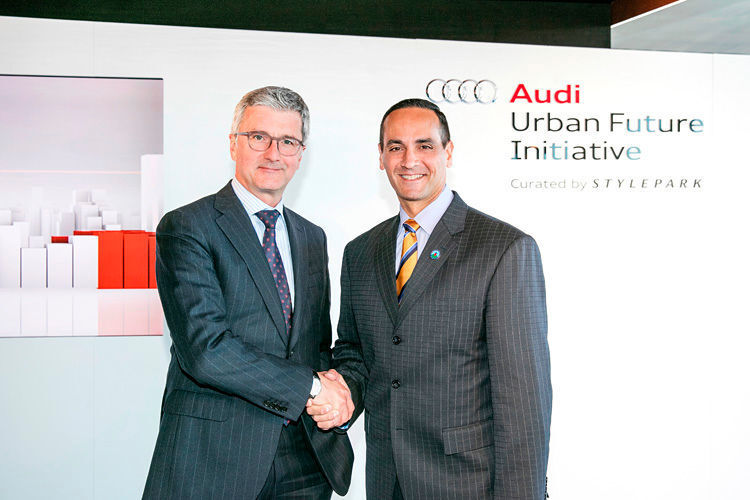 Audi-Chef Rupert Stadler (l.) und Joseph A. Curtatone, Bürgermeister von Somerville, haben ein „Memorandum of Understanding“ unterzeichnet. Es umfasst Projekte zur Entwicklung ... (Foto: Audi)