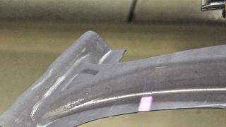 Das neu entwickelte Verfahren des Entfestigens verspricht eine hocheffiziente und damit uneingeschränkte wirtschaftliche Prozessführung. (Bild: Fraunhofer ILT)