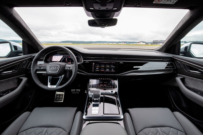 Die großzügige Verglasung lässt das Cockpit futuristisch wirken.  (Audi)