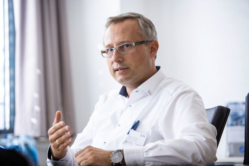 Marius Pulter weiß, dass er mit der Produktion kleinerer Losgrößen auf Kundenwünsche reagieren musste: „Vor etwa 15 Jahren war eine Sonderkomponente noch eine Rarität in der Produktion. Dann haben wird bemerkt, dass das Jahr für Jahr zunimmt.“ (Olaf Hermann)