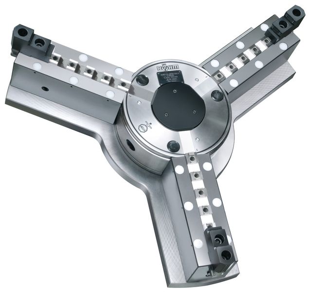Das neue Handspannfutter DURO-TA XT vereint Gewichtsreduktion, kompakte Bauweise, Werkstückzugänglichkeit und Flexibilität in idealer Weise. (Bild: Röhm)