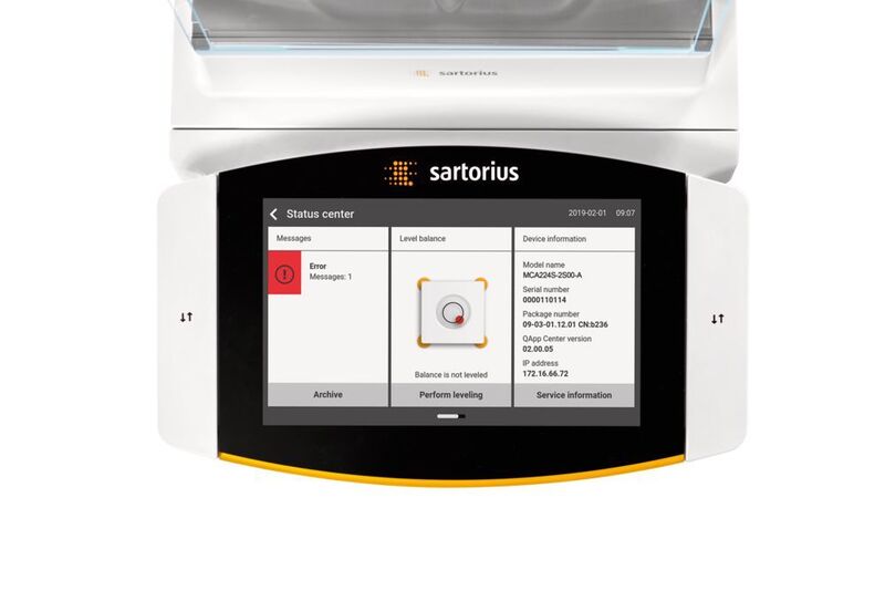 Abb.3: Der Touchscreen informiert den Anwender über wichtige Waagenparameter: Im Beispiel wird die automatische Nivellierung angezeigt. (Sartorius AG)