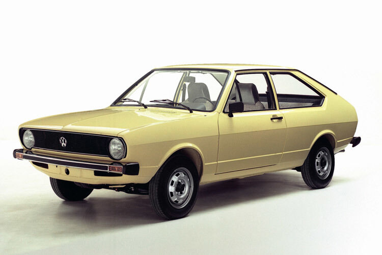 1975 gab es ein Facelift. Die eckigen Scheinwerfer wurden durch runde ersetzt. (Foto: Volkswagen)