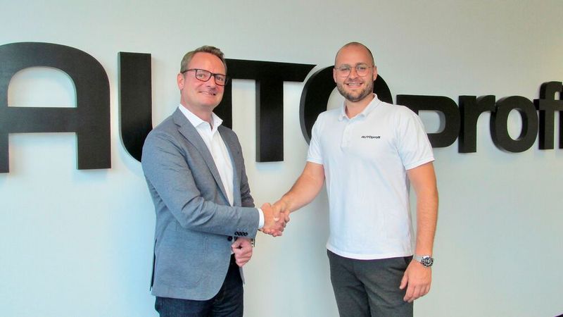 Marc Berger (l.) ist der neue Geschäftsführer von Autoproff. Mitgründer Lasse Stensgaard Christensen (r.) freut sich, den Auktionsprofi an Bord zu haben.(Bild:  Autoproff)