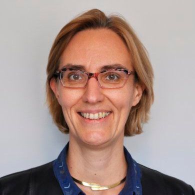 Karin Gosse ist Chief Digital Officer der Fivesgroup, einem französischen Maschinenbauunternehmen. In Ihrer Funktion ist die studierte Ingenieurin für die Digitalisierungsstrategie des Konzerns verantwortlich und erste Ansprechpartnerin für die „Industrie du Future“. (LinkedIn)