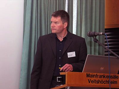 Dipl.-Ing. Heiko Freudenberg, Mitarbeiter des Institut für Mechatronik e.V., Chemnitz, sprach zum Thema Software für die Simulation von Windenergieanlagen basierend auf einem allgemeinen Mehrkörpersimulations-Tool. (Archiv: Vogel Business Media)