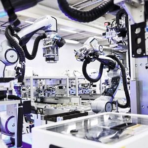 Agile Robots baut nicht nur humanoide Roboter, sondern auch auf bestimmte Industrie- anwendungen spezialisierte, intelligente kollaborative Roboter und Roboter-Systeme.(Bild:  Agile Robots)