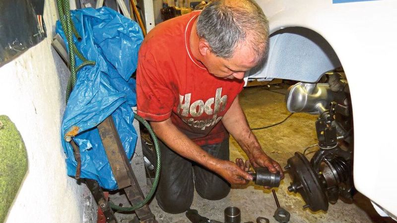 Wichtig: Blinde sind auf extreme Ordnung angewiesen. Jedes Teil und jedes Werkzeug muss an seiner definierten Stelle liegen. (Bild: Bernd Röthig)