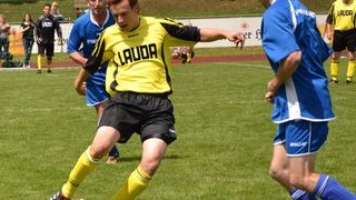 PROCESS Fußball Cup 2001: Im Spiel um Platz 3 trafen die Teams von Pieralisi und Lauda Dr. Wobser aufeinander. (Bild: PROCESS) (Bild: PROCESS)