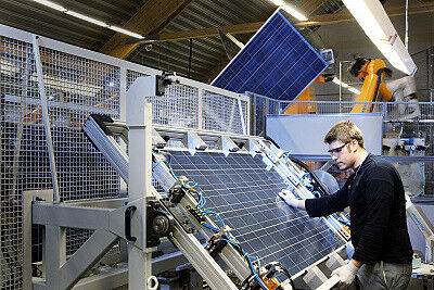 Fotovoltaik-Maschinenbau: Rekordumsatz im Jahr 2011 - Auftragseingang eingebrochen - Investitionen durch Überkapazitäten gebremst (VDMA)