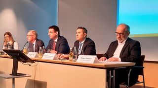 Der Fachverband Elektrische Automation rechnet für diesen Jahr mit einem Umsatzrückgang von 1 % (v.l.n.r.): Vanessa Koller, Dr. Ralph Wiechers, Jörg Freitag, Dr. Reinhard Heister und Peter Früauf (J. Pfeiffer/konstruktionspraxis)