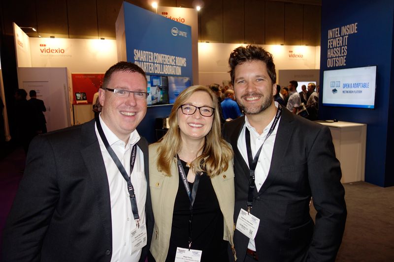 Das Ingram Micro Team informiert sich über die neueste Technologie (v. l.) Dennis Wannags, Anja Fuoco und Matthias Ostermeier. (Bild: IT-BUSINESS)