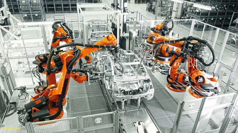 Bild 2: Roboter haben sich bereits in der Industrie etabliert. Für viele Aufgaben müssen sie nicht nur sicher sein, sondern zudem auch präzise arbeiten. (Kuka)