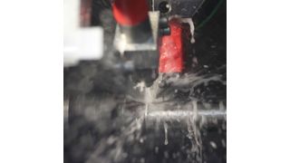 Bild 1: MEKSS-Kühlstrategie bei der Zerspanung von Titanlegierungen. (TU Kaiserslautern)