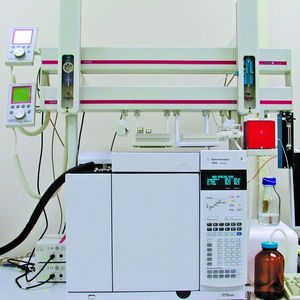 1	 Zur Analyse von freiem und Gesamtglycerin in Biodiesel gemäß der ASTM Method D6584 eingesetztes GC/FID-System mit Gerstel-
Dual-Rail-MPS. (Bilder: Gerstel)