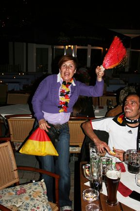 Freudentanz nach dem Sieg (Archiv: Vogel Business Media)