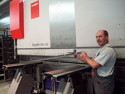 Bei einem Rundgang durch die Fertigung konnten die Gäste einen Blick hinter die Kulissen werfen. (Archiv: Vogel Business Media)