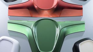 Matte, dreidimensional formbare Folien mit kratzbeständiger Beschichtung kommen im Fahrzeuginnenraum zum Einsatz. (Covestro)