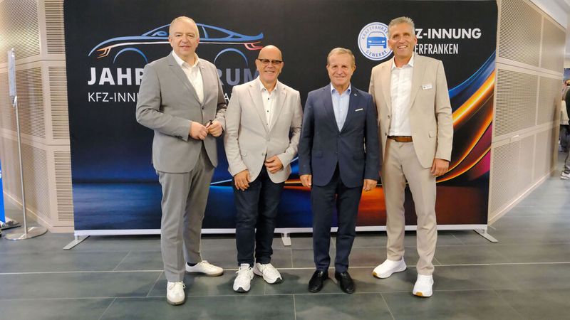 ZDK-Präsidium zu Besuch in Unterfranken: Michael Schneider (ZDK-Vize), Thorsten Krämer (ZDK-Vize), Thomas Peckruhn (ZDK-Präsident) und Roland Hoier (Obermeister Innung Unterfranken).    (Bild: Zietz - VCG)
