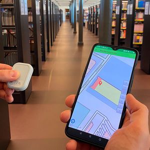 Ein Mini-Satellit deckt ca. 100m² in einem Gebäude ab – zur Navigation müssen aber immer mindestens drei Satelliten im Sichtfeld sein.(Bild:  privat / TU Chemnitz)