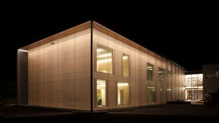 Schlanke Prozesse: Im neuen Forschungszentrum bei Salzburg entwickelt Ruwido auch für den Automobilsektor Fernbedienungen. (Bild: ruwido austria gmbH)