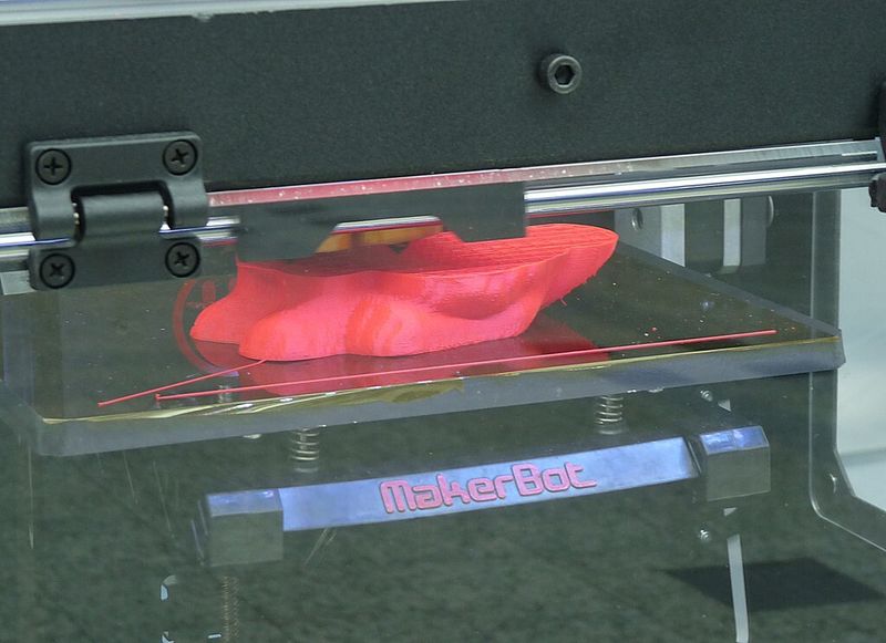 Mit dem für den 3D-Druck verwendeten PLA-Filament wird im Vergleich zum ABS-Filament 32 % weniger Energie verbraucht, so Makerbot. (Bild: Michel)