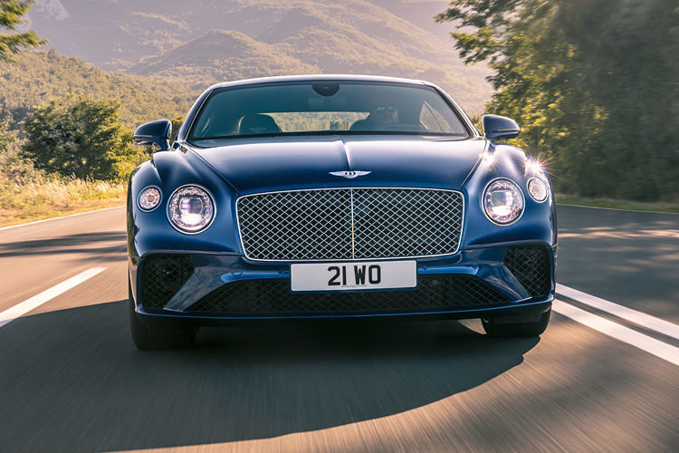 Der Continental GT beschleunigt von 0 auf 100 km/h in 3,7 Sekunden, obwohl der Luxusliner mehr als zwei Tonnen Gewicht auf die Waage bringt. (Bentley)