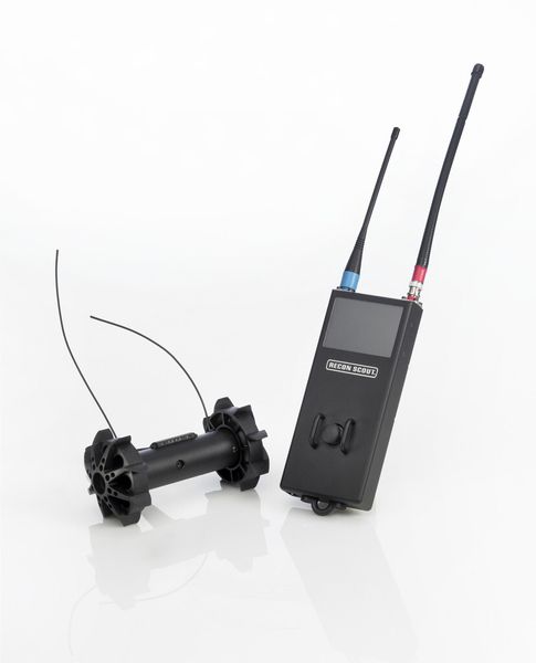 Die Scout-Bedieneinheit, die wie ein Handfunkgerät aussieht, ist lediglich mit einem Joystick ausgerüstet und einhändig bedienbar (Bild: Faulhaber)